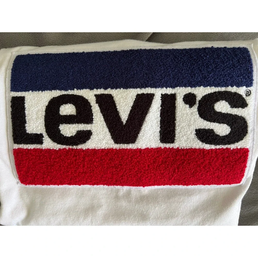 Levis‎ Mens Graphic T-Shirt Chenille Patch Logo Red White Blue Small NWOT USA